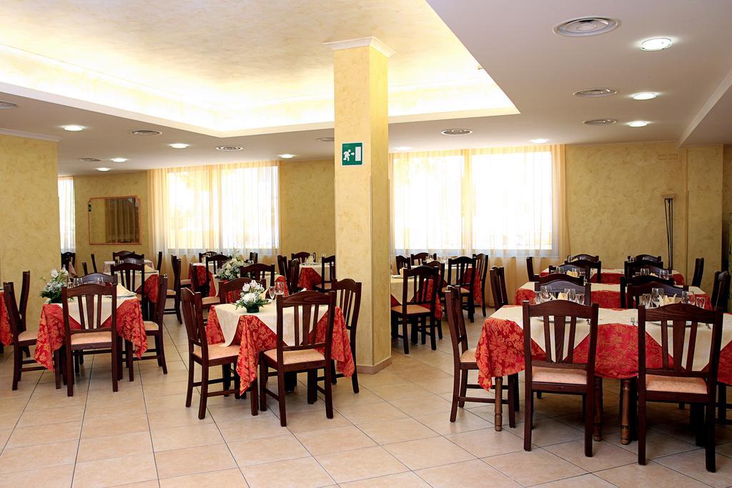 Hotel La Tartaruga Roseto Degli Abruzzi Exterior photo